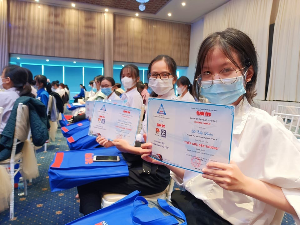 302 suất học bổng Tiếp sức đến trường trao tặng học sinh, tân sinh viên Phú Yên - Ảnh 6.