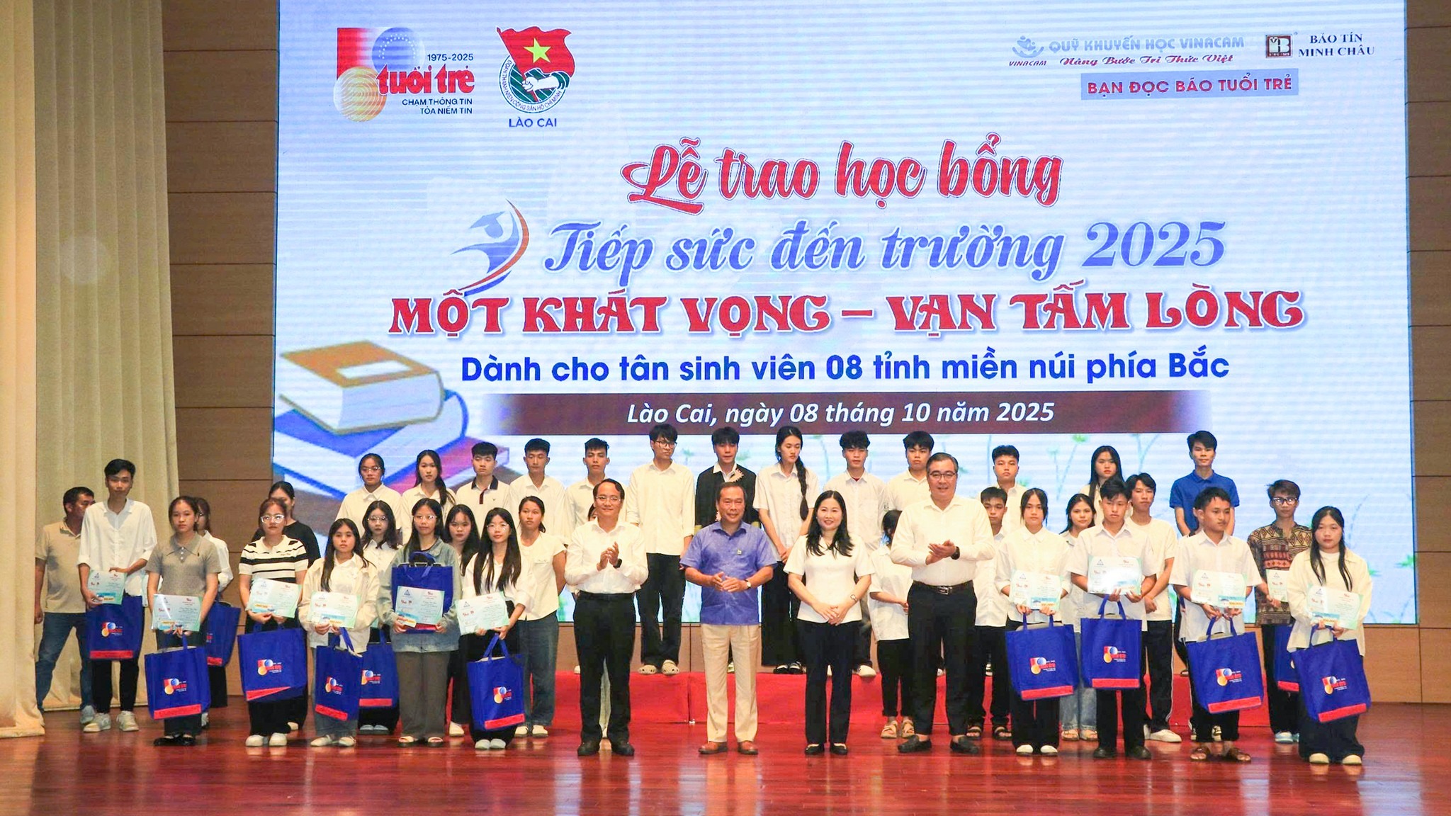 105 tân sinh viên được nhận học bổng “Tiếp sức đến trường” năm 2025