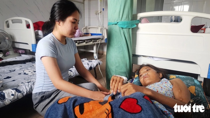 Nữ tân sinh viên Bảo Châu: ‘Mẹ ơi, học đại học để tự con có thể cứu được mẹ’ - Ảnh 2.