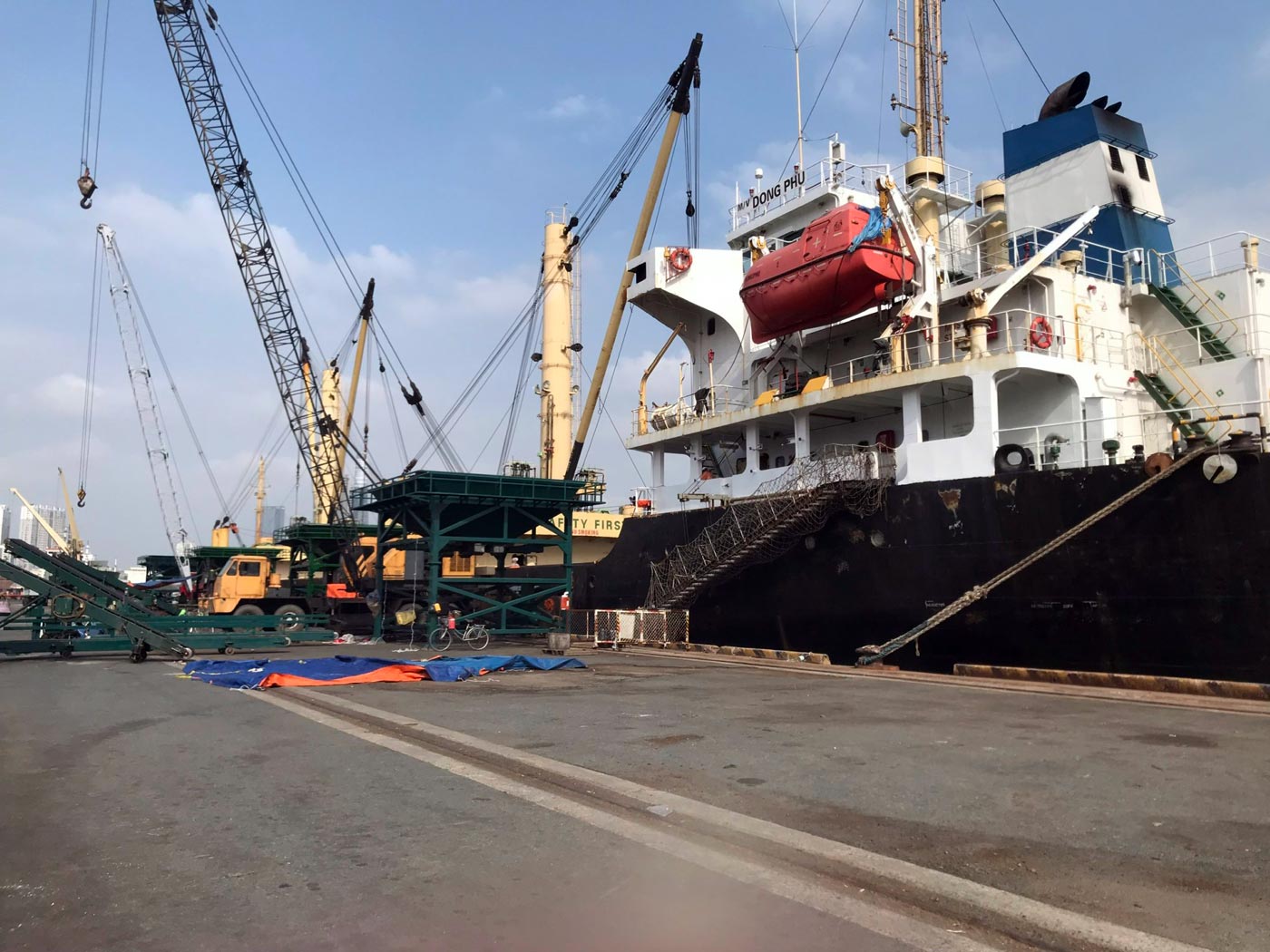 Tàu Đồng Phú vận chuyển NPK Korea do Vinacam nhập khẩu cập cảng Khánh Hội, TP. Hồ Chí Minh