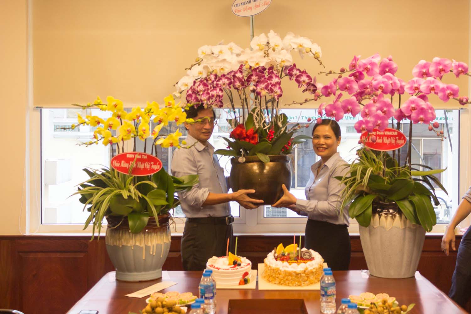 Ngân hàng Vietinbank chúc mừng sinh nhật chị Văn Thị Tuyển
