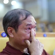 Bố qua đời ngay trước mắt, nam sinh làm công nhân hai năm nay đậu ĐH Thương mại, Tuổi Trẻ tiếp sức