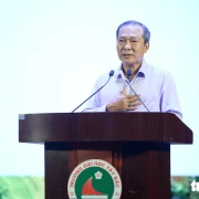 Nhà hảo tâm rơi nước mắt, tặng 50 triệu cho nữ SV 'mong nằm mơ biết mặt cha mẹ 1 lần'
