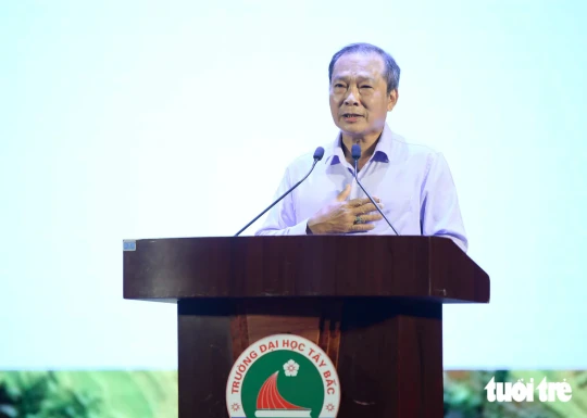 Nhà hảo tâm rơi nước mắt, tặng 50 triệu cho nữ SV 'mong nằm mơ biết mặt cha mẹ 1 lần'